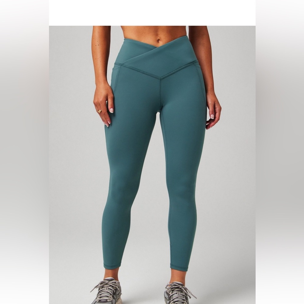 Fabletics workout set - Picture 6 of 7